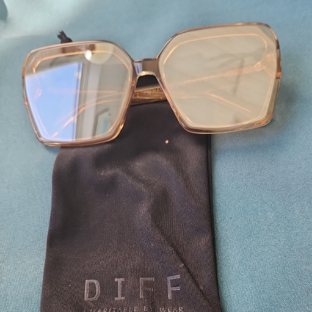 Diff Eyewear Beige Oversized Sunglasses